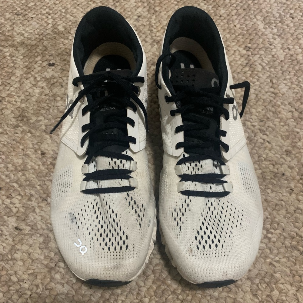 ON Cloud X sneakers. Good used condition. Size 8!